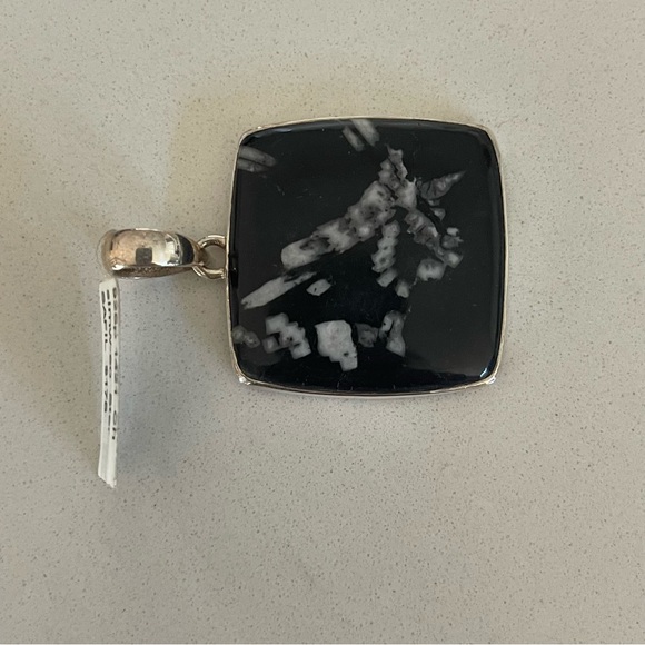 Unisex One of A Kind Chrysanthemum stone Pendant. - Picture 4 of 9